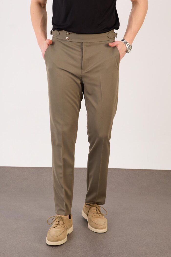 Erkek Haki Slim Fit İtalyan Kesim Yan Bel Toka Detaylı Klasik Pantolon 011 Model - Görsel 4