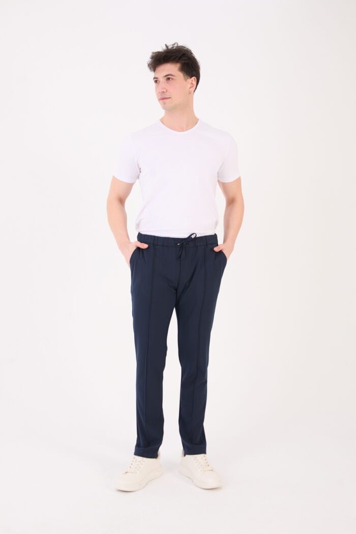 05laci1 Erkek Lacivert Jogger Pantolon Bel Lastikli Bağcıklı Ön Dikiş Detaylı 05 Model - Görsel 1