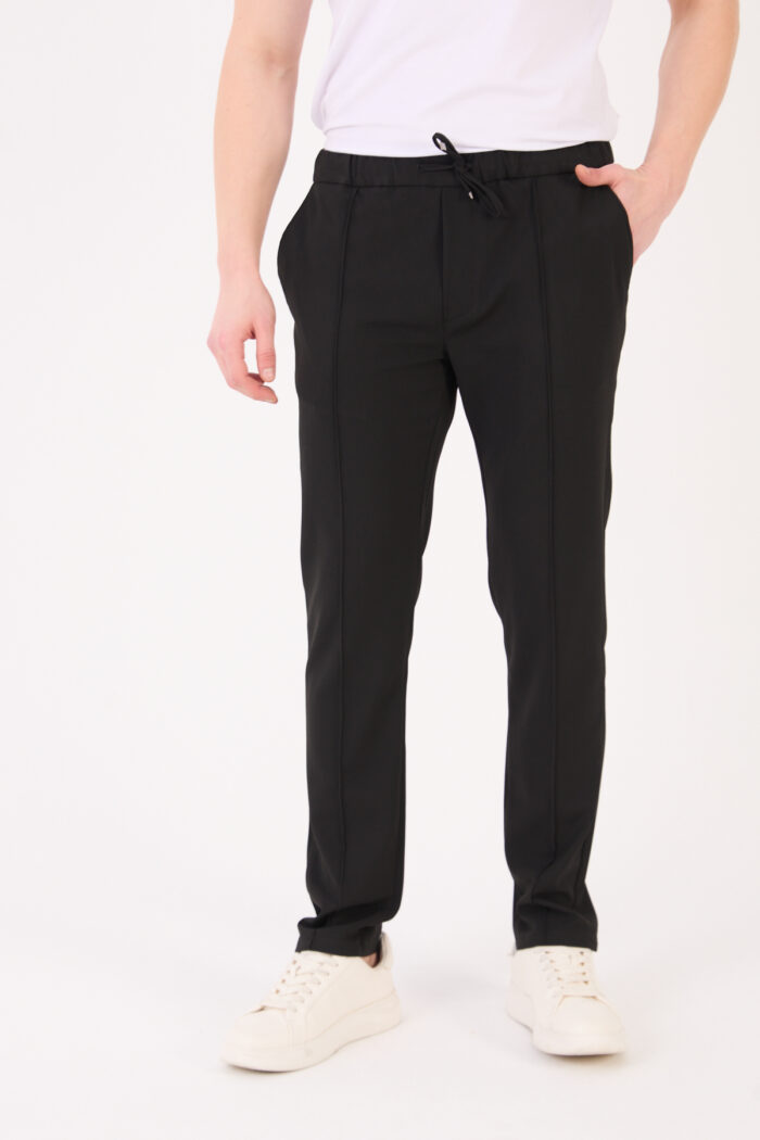 Erkek Siyah Jogger Pantolon Bel Lastikli Bağcıklı Ön Dikiş Detaylı 05 Model - Görsel 2