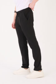 Erkek Siyah Jogger Pantolon Bel Lastikli Bağcıklı Ön Dikiş Detaylı 05 Model - Görsel 4
