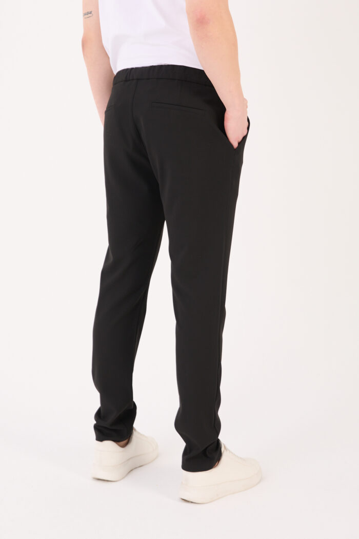 Erkek Siyah Jogger Pantolon Bel Lastikli Bağcıklı Ön Dikiş Detaylı 05 Model - Görsel 5