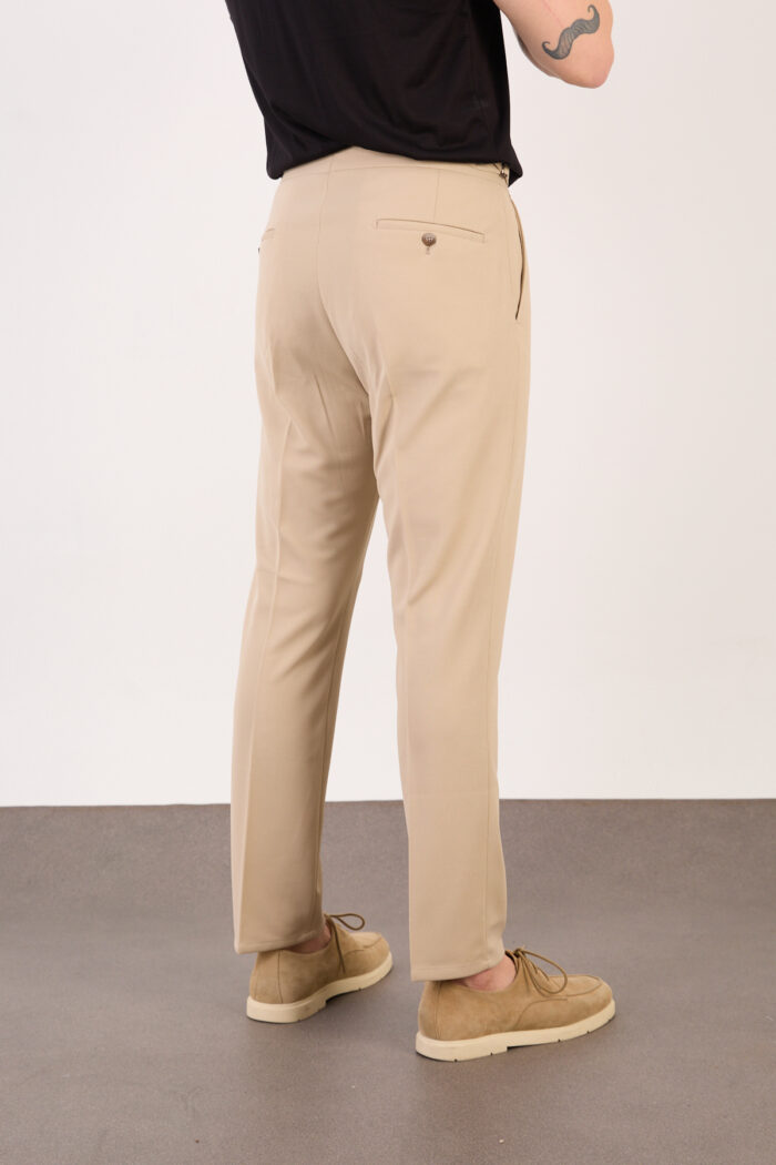 Erkek Bej Slim Fit İtalyan Kesim Yan Bel Toka Detaylı Klasik Pantolon 011 Model - Görsel 6