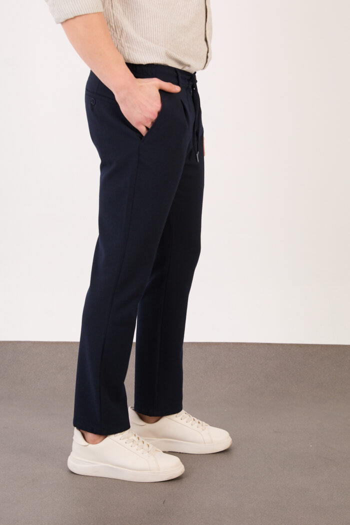 Erkek Lacivert Jogger Pantolon Yan Bel Lastikli Bağcıklı Gofre Kumaş 2525 Model - Görsel 4