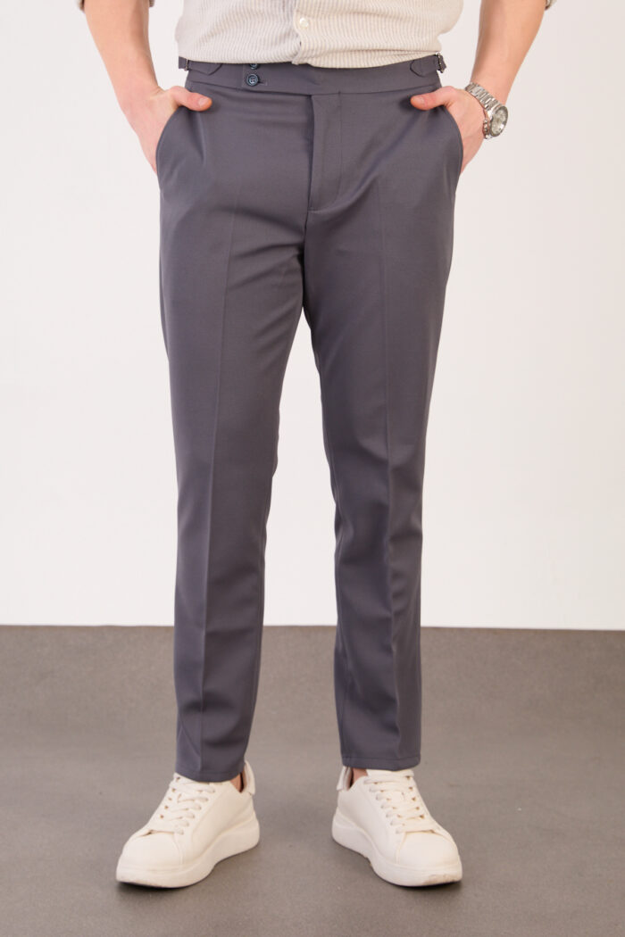 Erkek Gri Slim Fit İtalyan Kesim Yan Bel Toka Detaylı Klasik Pantolon 011 Model - Görsel 3