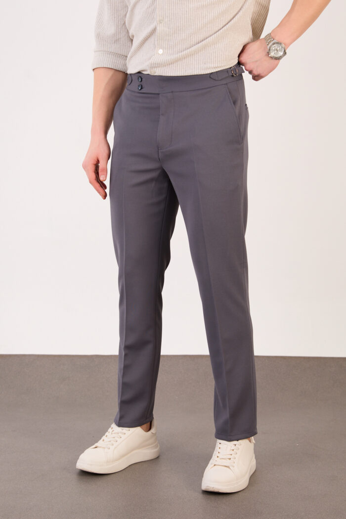 Erkek Gri Slim Fit İtalyan Kesim Yan Bel Toka Detaylı Klasik Pantolon 011 Model - Görsel 4