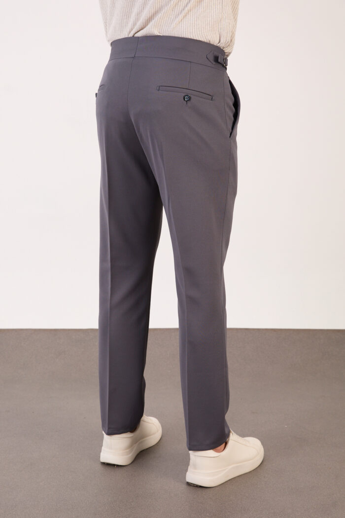Erkek Gri Slim Fit İtalyan Kesim Yan Bel Toka Detaylı Klasik Pantolon 011 Model - Görsel 5
